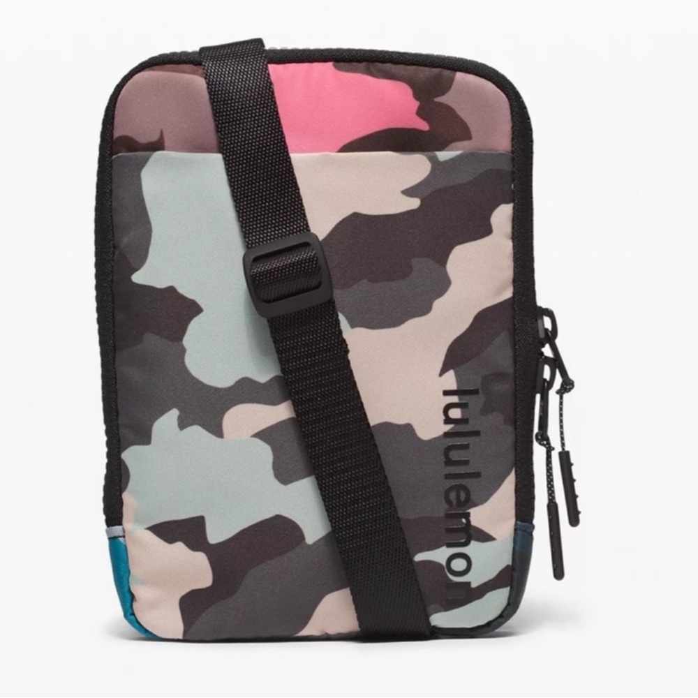 Lululemon Easy Access Bag